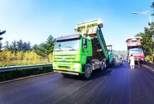 S201威東線（機(jī)場路）路段，預(yù)計(jì)10月20日路面主體完工